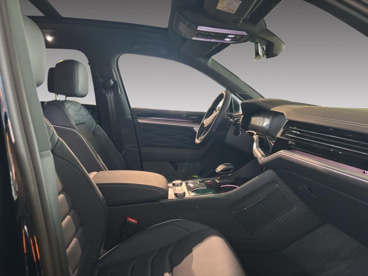 Volkswagen Touareg 3.0 TDI 4Motion R-Line AHK Pano