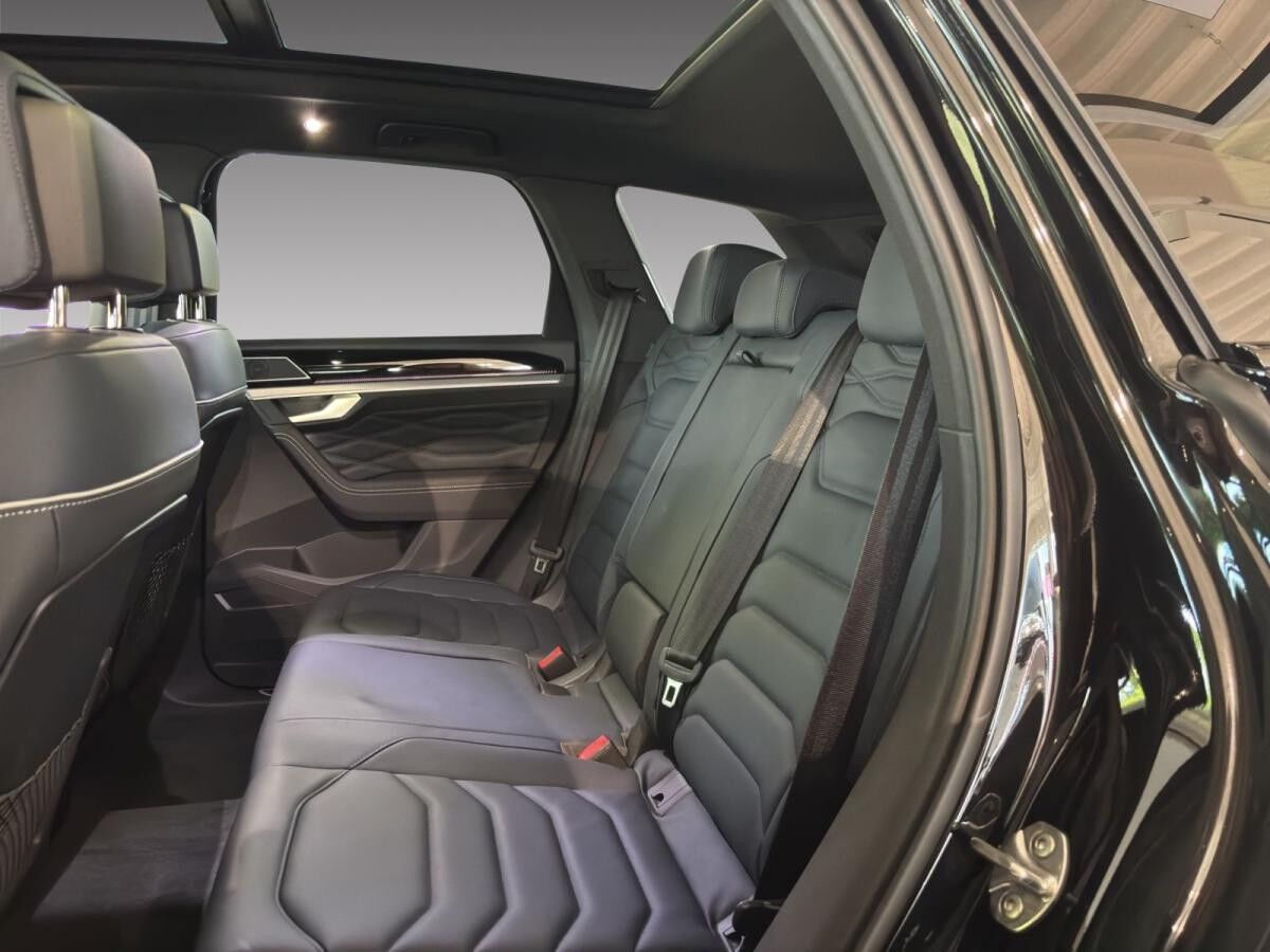 Volkswagen Touareg 3.0 TDI 4Motion R-Line AHK Pano