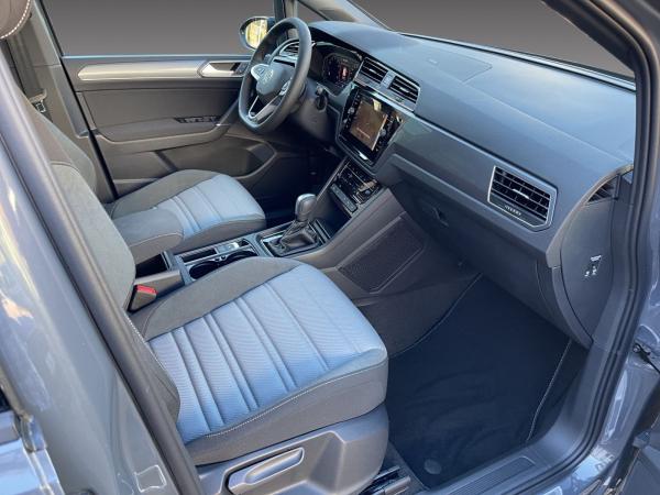 Volkswagen Touran 1.5 TSI DSG Highline 7-Sitzer AHK Pano