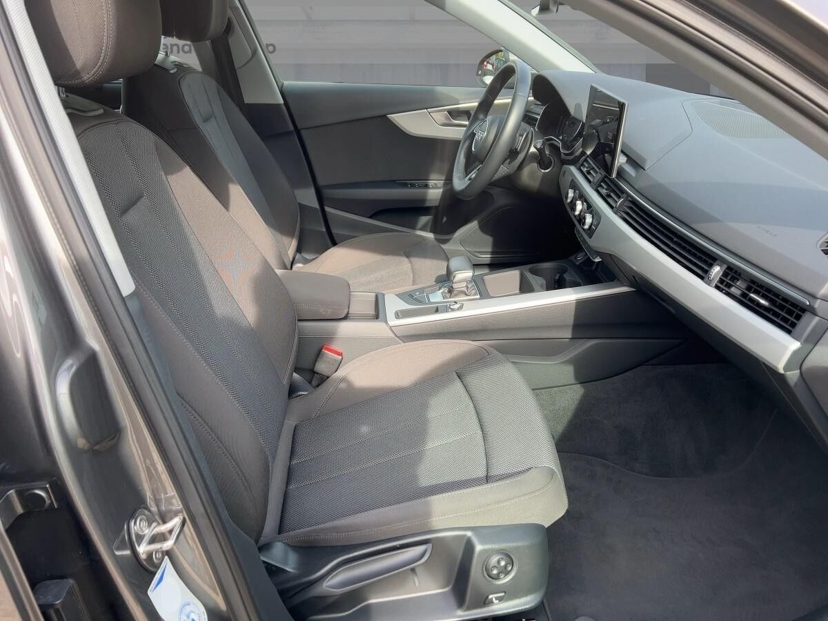 Audi A4 35 2.0 TFSI Avant advanced Audi A4 35 2.0 TFSI Avant advanced