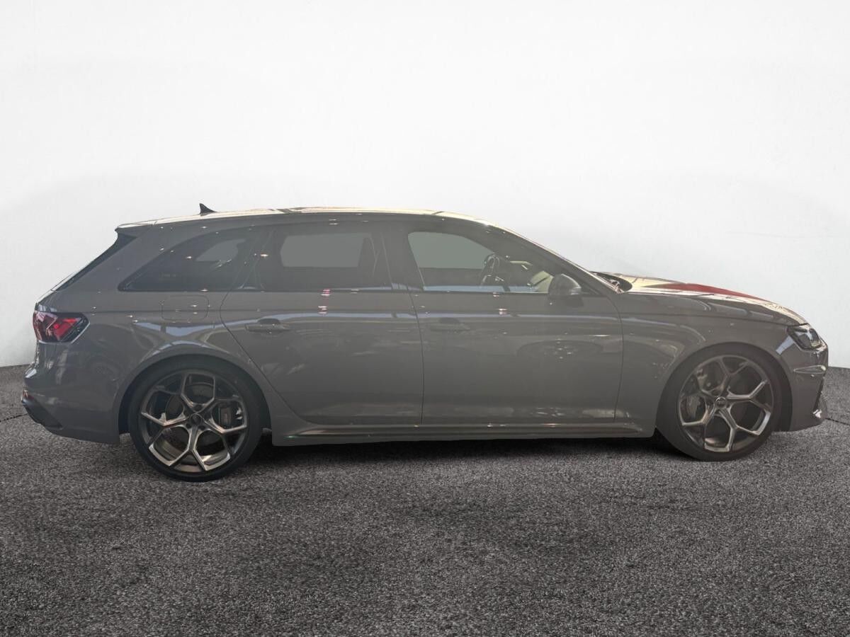 Audi RS4 edition 25 years Nr. 38/250 V-max 300