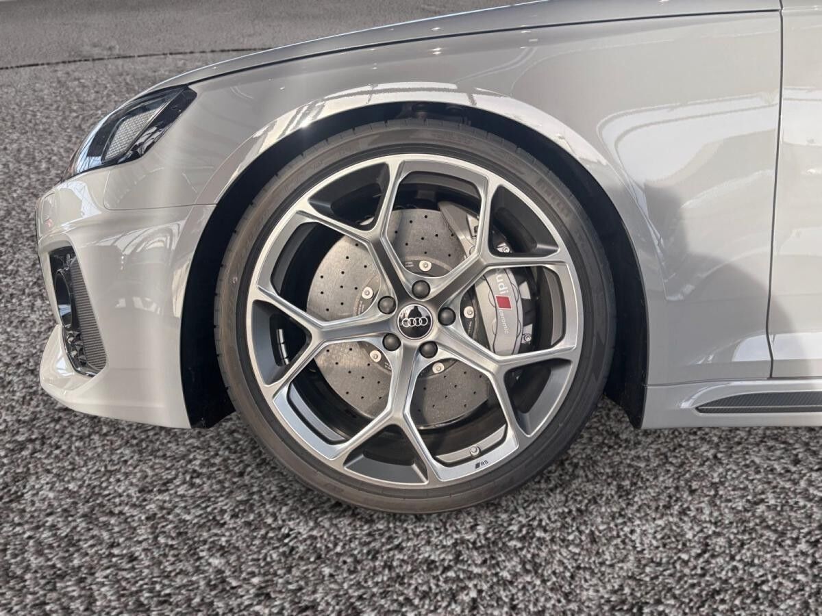 Audi RS4 edition 25 years Nr. 38/250 V-max 300