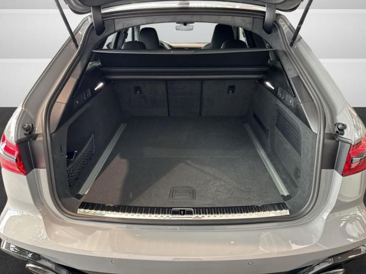 Audi RS6 Avant performance quattro tiptronic HUD