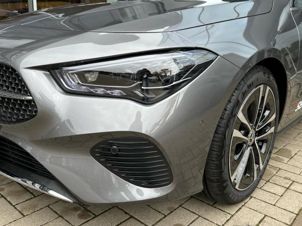 Mercedes-Benz CLA 200 d SB Progressive Multibeam Pano AHK 360°