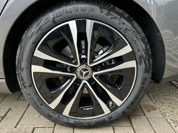 Mercedes-Benz CLA 200 d SB Progressive Multibeam Pano AHK 360°