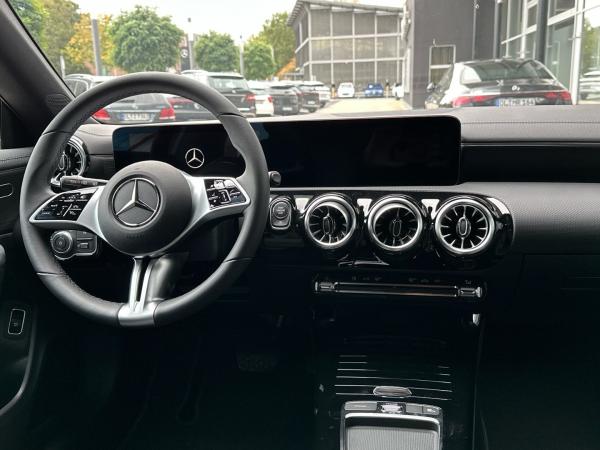 Mercedes-Benz CLA 200 d SB Progressive Multibeam Pano AHK 360°