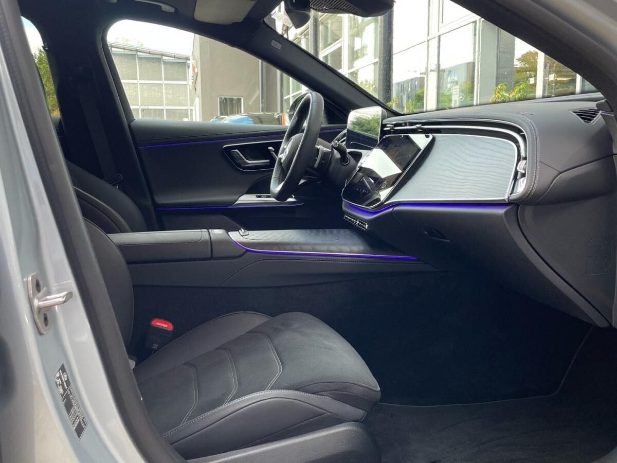 Mercedes-Benz E 200 d T AMG Distronic Digital-Light Pano AHK