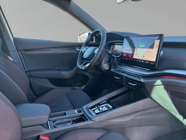 Skoda Octavia Combi 2.0 TSI 195 kW RS, AHK, Panorama-Schiebedach elektrisch