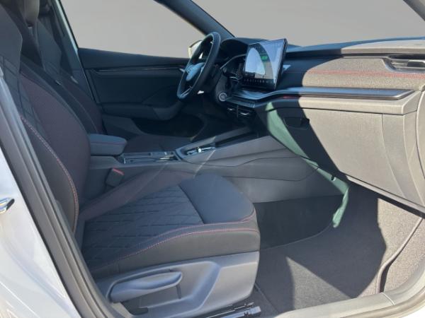 Skoda Octavia Combi 2.0 TSI 195 kW RS, AHK, Panorama-Schiebedach elektrisch