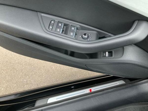 Audi A4 Avant 40 TDI quattro S line MMI AHK KAM MATRIX