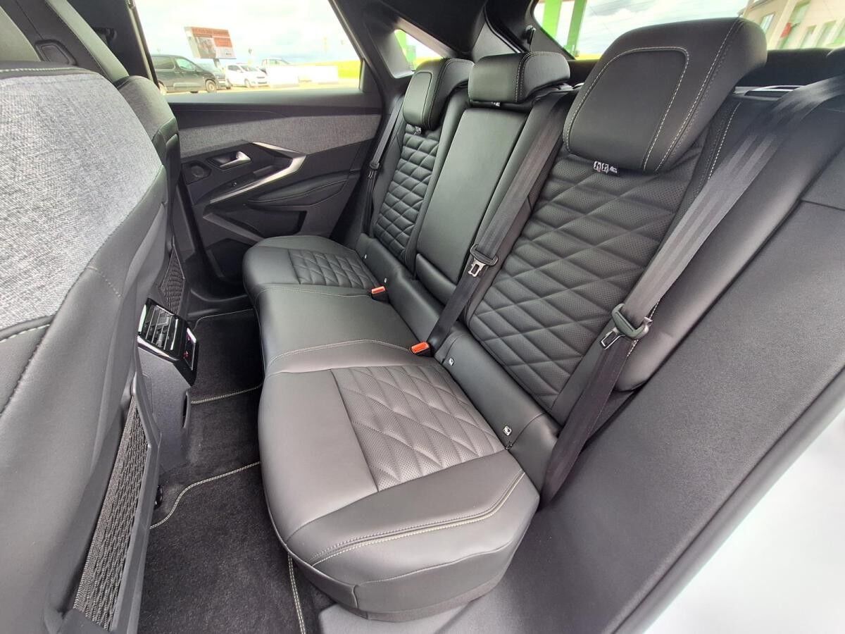 Peugeot 3008 Launch Edition Dual-Elektromotor 325 Allrad!!