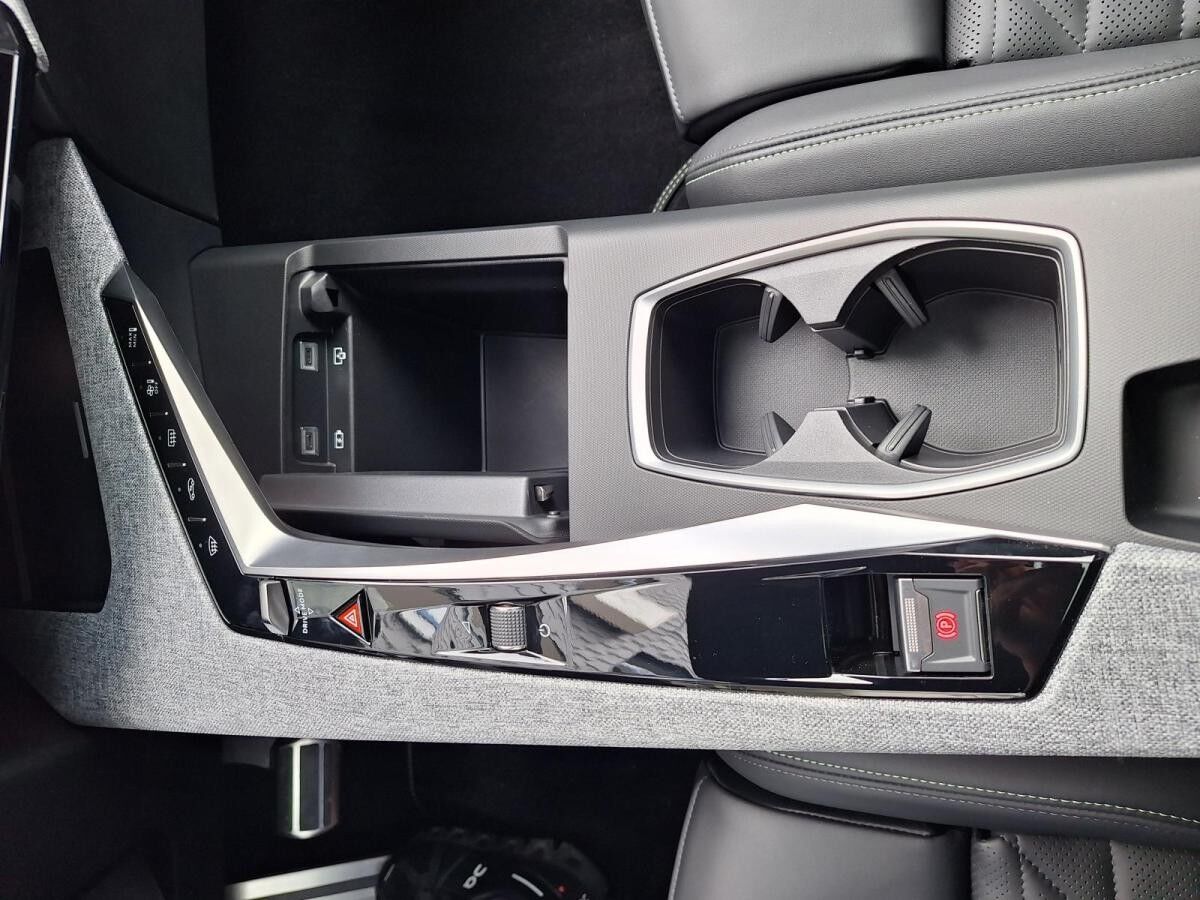 Peugeot 3008 Launch Edition Dual-Elektromotor 325 Allrad!!