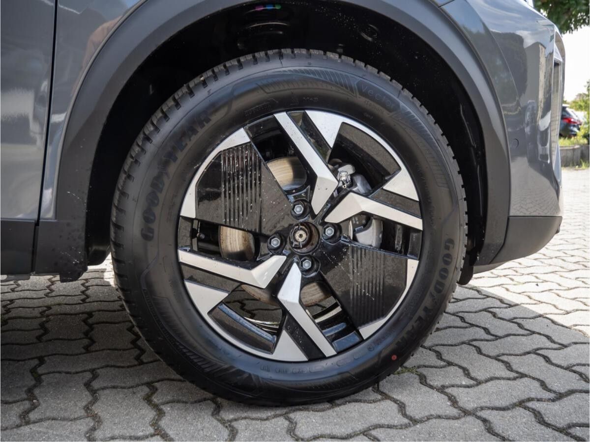 Peugeot 2008 1.2 Hybrid 145 Allure *LAGERABVERKAUF*