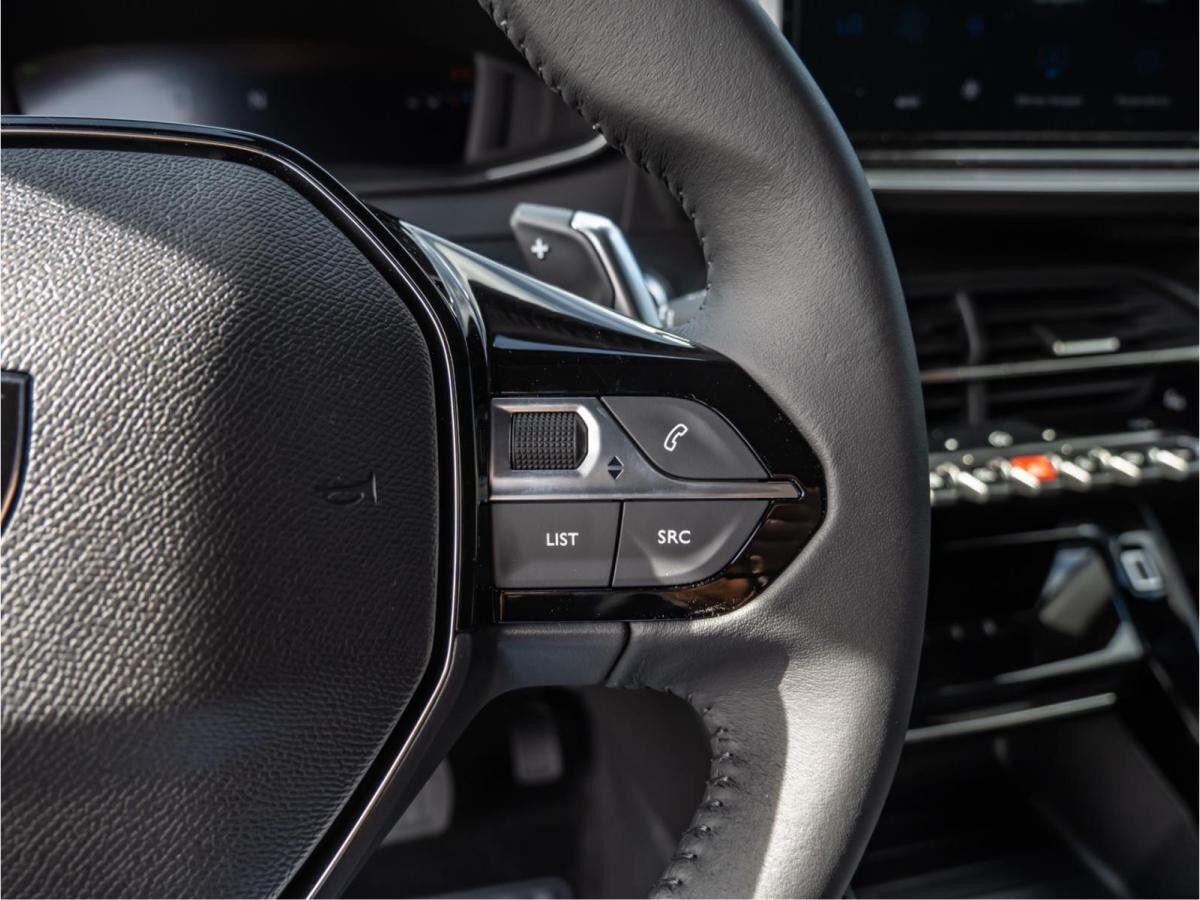 Peugeot 2008 1.2 Hybrid 145 Allure *LAGERABVERKAUF*