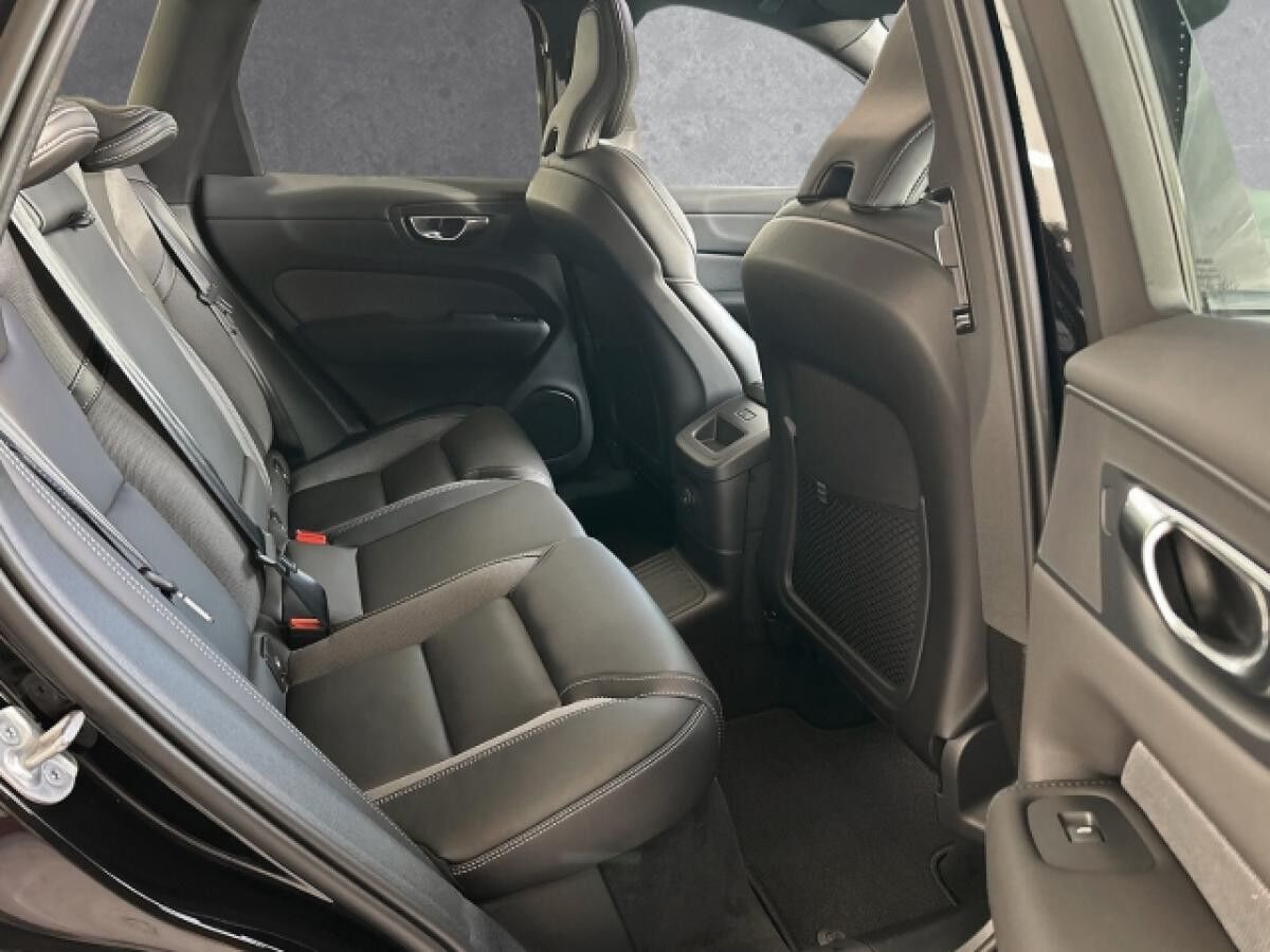 Volvo XC60 Plus Black Edition Recharge Plug-In Hybrid AWD