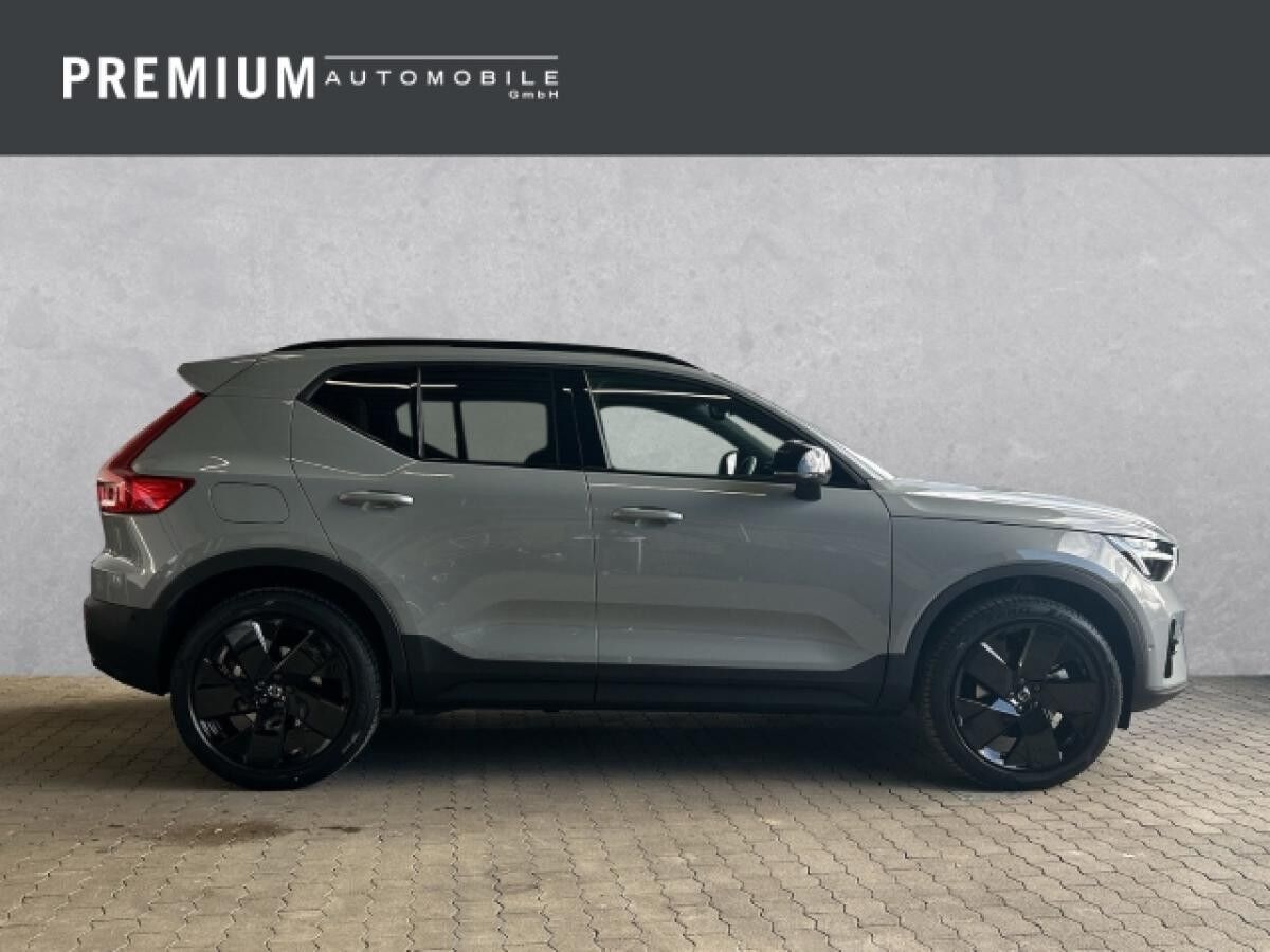Volvo XC40 Plus Black Edition 2WD Pano 360° Mild-Hybrid Benziner