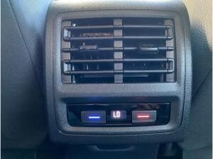 Volkswagen Golf VIII Variant 2.0 TDI DSG NAVI AHK KAM APP LED Volkswagen Golf VIII Variant 2.0 TDI DSG NAVI AHK KAM APP LED