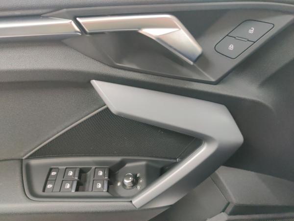 Audi A3 Sportback Advanced 30 TDI AHK/vC+/Nav+/12.29Garantie