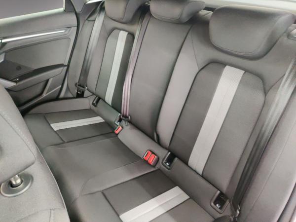 Audi A3 Sportback Advanced 30 TDI AHK/vC+/Nav+/12.29Garantie