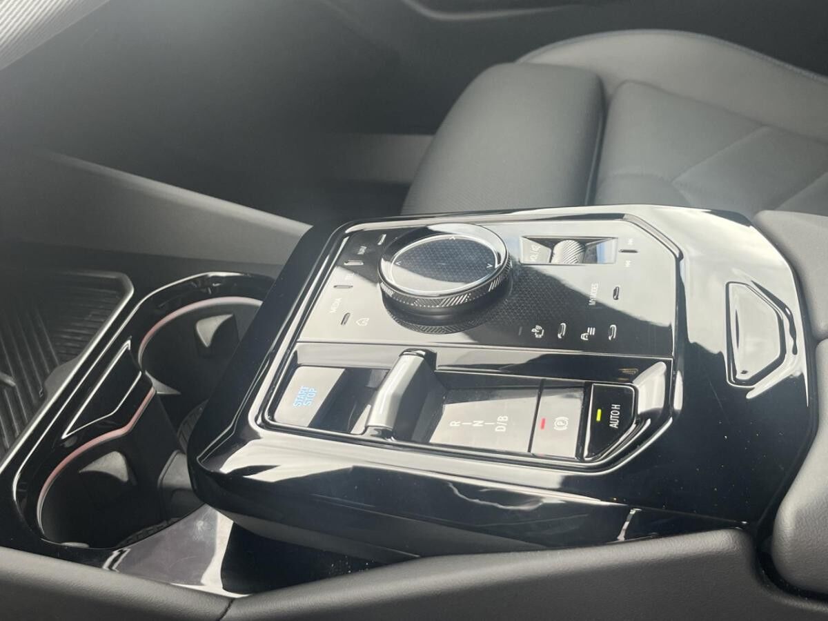 BMW i5 e40 M Sport ACC SurView HUD B+W AHK 21" BMW i5 e40 M Sport ACC SurView HUD B+W AHK 21"