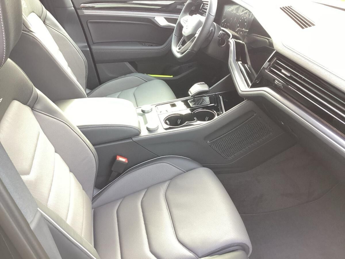 Volkswagen Touareg R-Line 3,0 l V6 TDI SCR 4MOTION 8-Gang (Tiptronic) "SOFORT VERFÜGBAR"