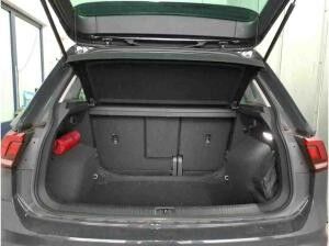 Volkswagen Tiguan Urban Sport 1.5 TSI DSG / Navi, App, LED