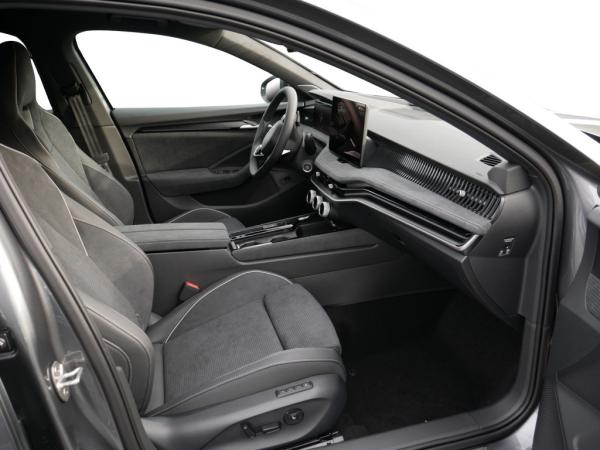 Skoda Superb Combi 2.0 TDI Sportline 4X4 AHK PANO MATRIX-LED *828*