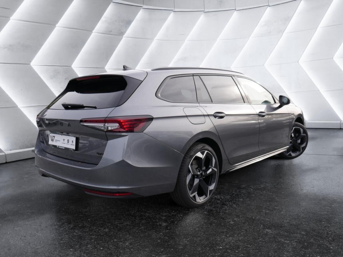 Skoda Superb Combi 2.0 TDI Sportline 4X4 AHK PANO MATRIX-LED *828*