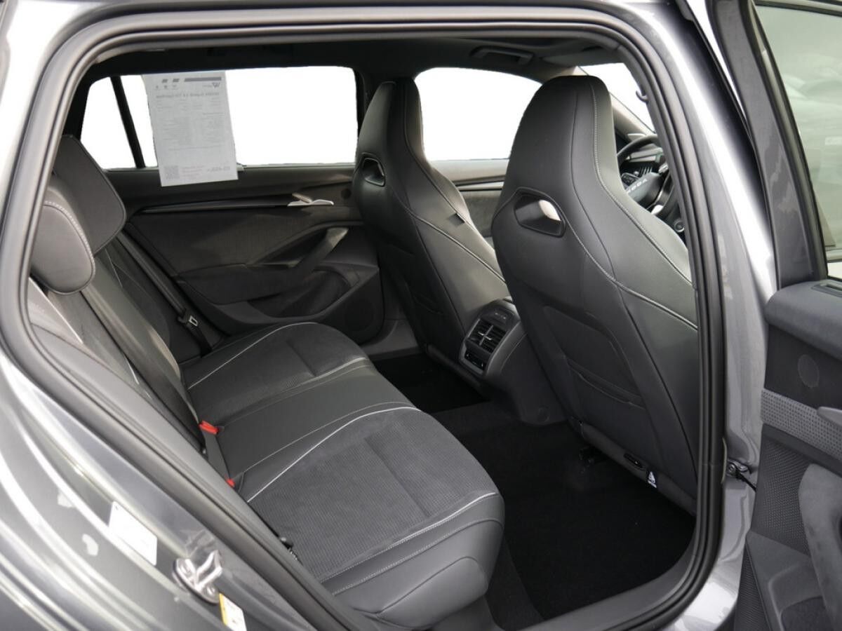 Skoda Superb Combi 2.0 TDI Sportline 4X4 AHK PANO MATRIX-LED *828*