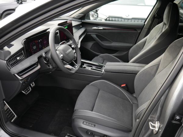 Skoda Superb Combi 2.0 TDI Sportline 4X4 AHK PANO MATRIX-LED *828*