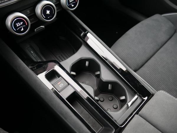 Skoda Superb Combi 2.0 TDI Sportline 4X4 AHK PANO MATRIX-LED *828*