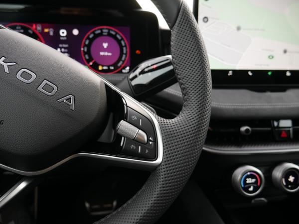 Skoda Superb Combi 2.0 TDI Sportline 4X4 AHK PANO MATRIX-LED *828*