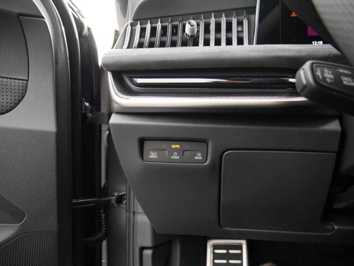 Skoda Superb Combi 2.0 TDI Sportline 4X4 AHK PANO MATRIX-LED *828*