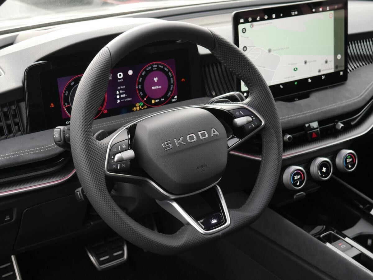 Skoda Superb Combi 2.0 TDI Sportline 4X4 AHK PANO MATRIX-LED *828*