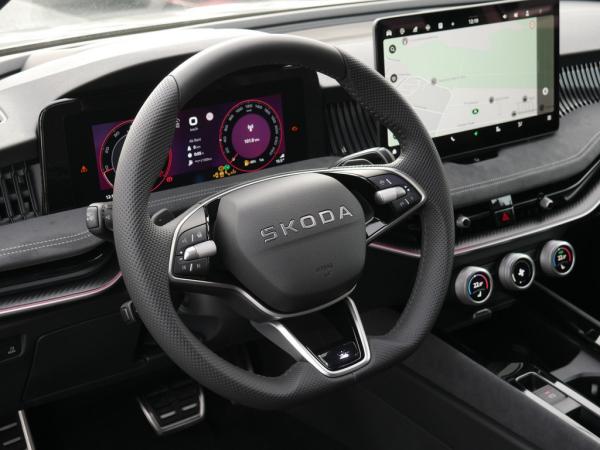 Skoda Superb Combi 2.0 TDI Sportline 4X4 AHK PANO MATRIX-LED *828*