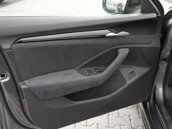 Skoda Superb Combi 2.0 TDI Sportline 4X4 AHK PANO MATRIX-LED *828*