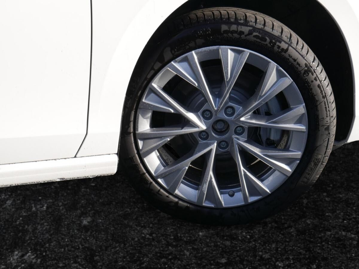 Skoda Superb Combi 2.0 TDI  4X4 Selection ACC HUD MATRIX-LED *859*