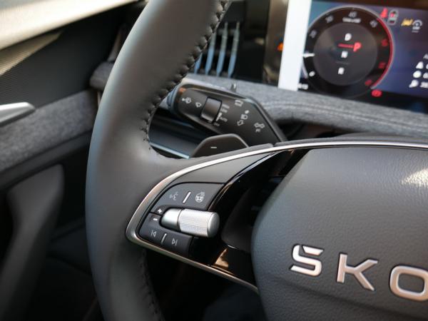 Skoda Superb Combi 2.0 TDI  4X4 Selection ACC HUD MATRIX-LED *859*