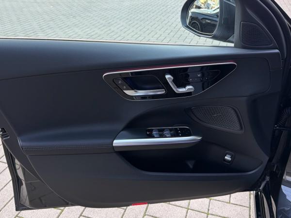 Mercedes-Benz C 200 T Avantgarde Digital-Light Ambiente AHK