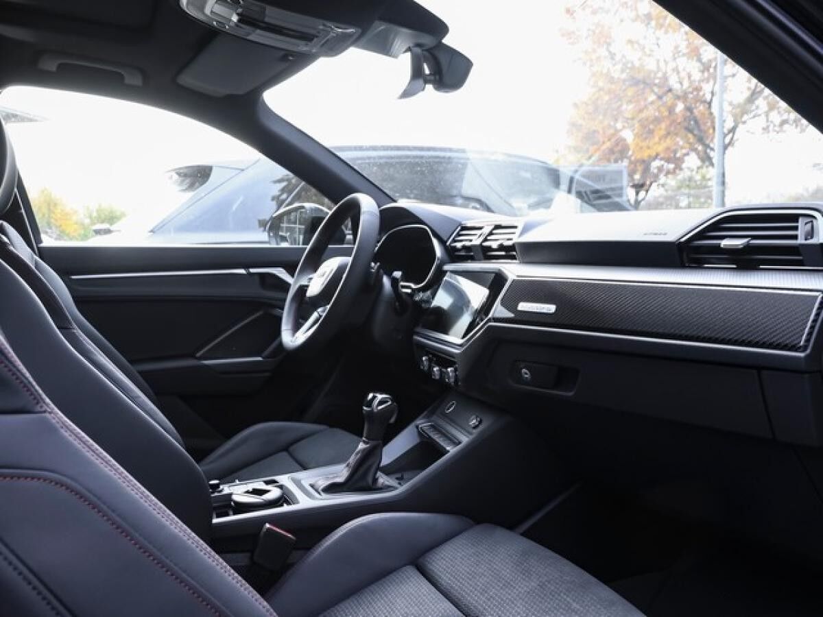 Audi Q3 40 TFSI Quattro 	 2 x S line Busin. ACC Matrix Navi AHK Pano Sthzg.