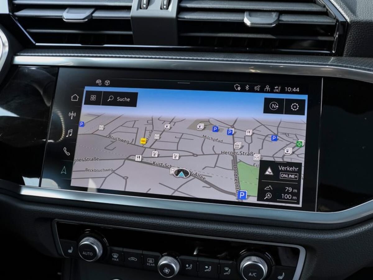 Audi Q3 40 TFSI Quattro 	 2 x S line Busin. ACC Matrix Navi AHK Pano Sthzg.