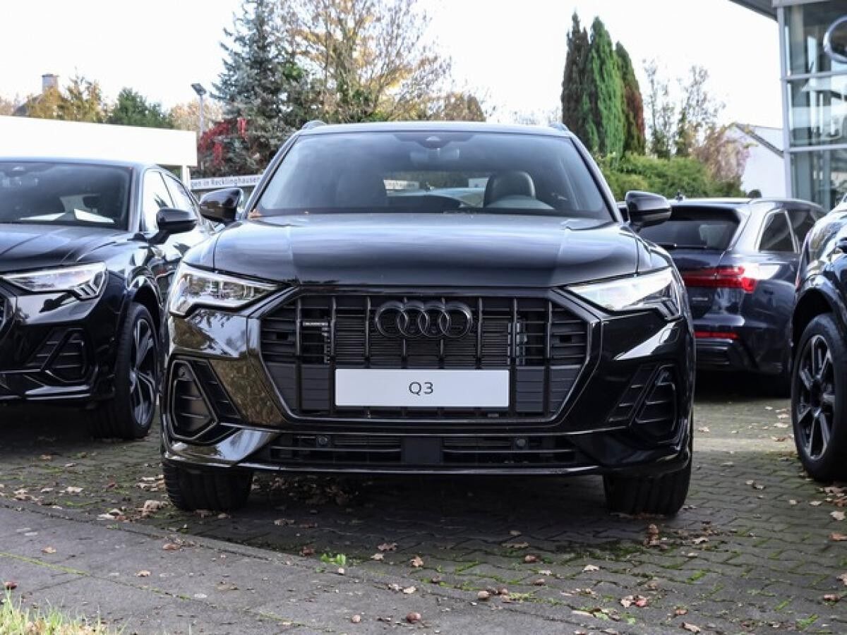 Audi Q3 40 TFSI Quattro 	 2 x S line Busin. ACC Matrix Navi AHK Pano Sthzg.
