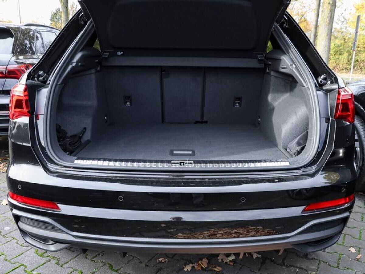 Audi Q3 40 TFSI Quattro 	 2 x S line Busin. ACC Matrix Navi AHK Pano Sthzg.