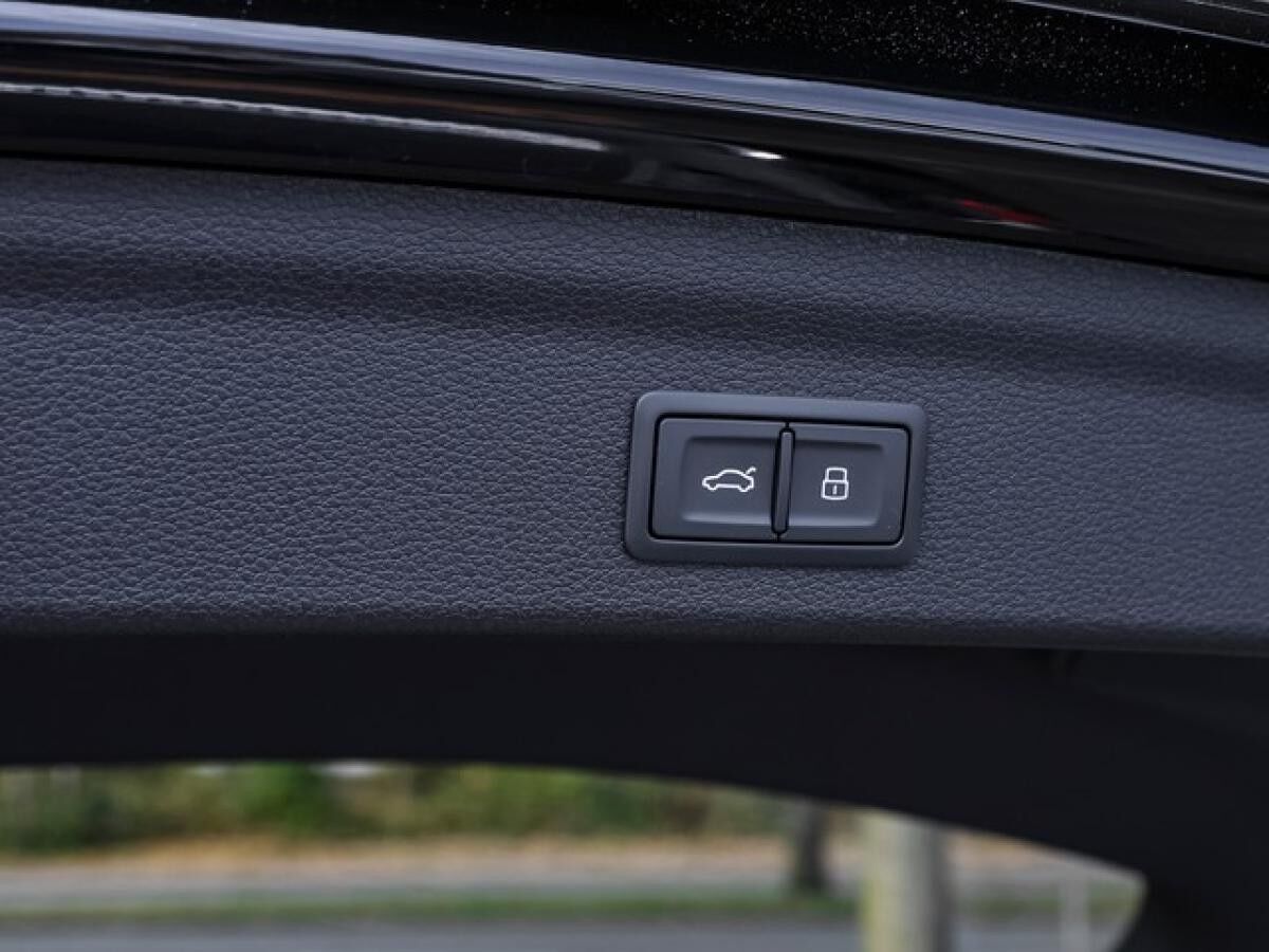 Audi Q3 40 TFSI Quattro 	 2 x S line Busin. ACC Matrix Navi AHK Pano Sthzg.