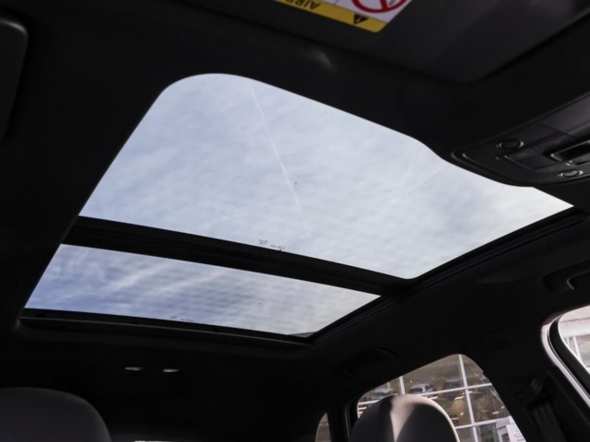 Audi Q3 40 TFSI Quattro 	 2 x S line Busin. ACC Matrix Navi AHK Pano Sthzg.