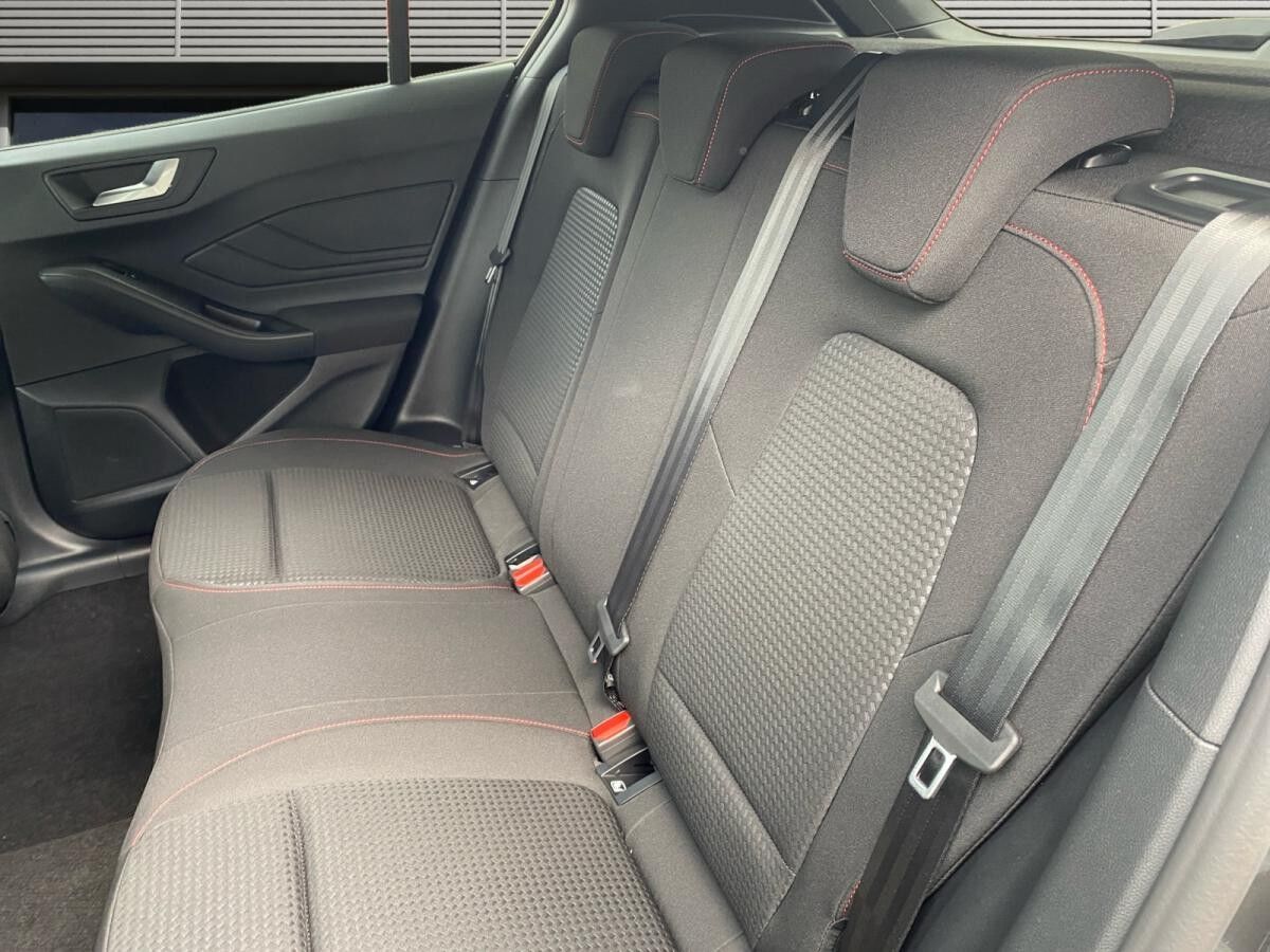 Ford Focus ST-LINE WINTERPAKET, FAHRERASSISTENZ-PAKET EASY-PARKING-PAKET