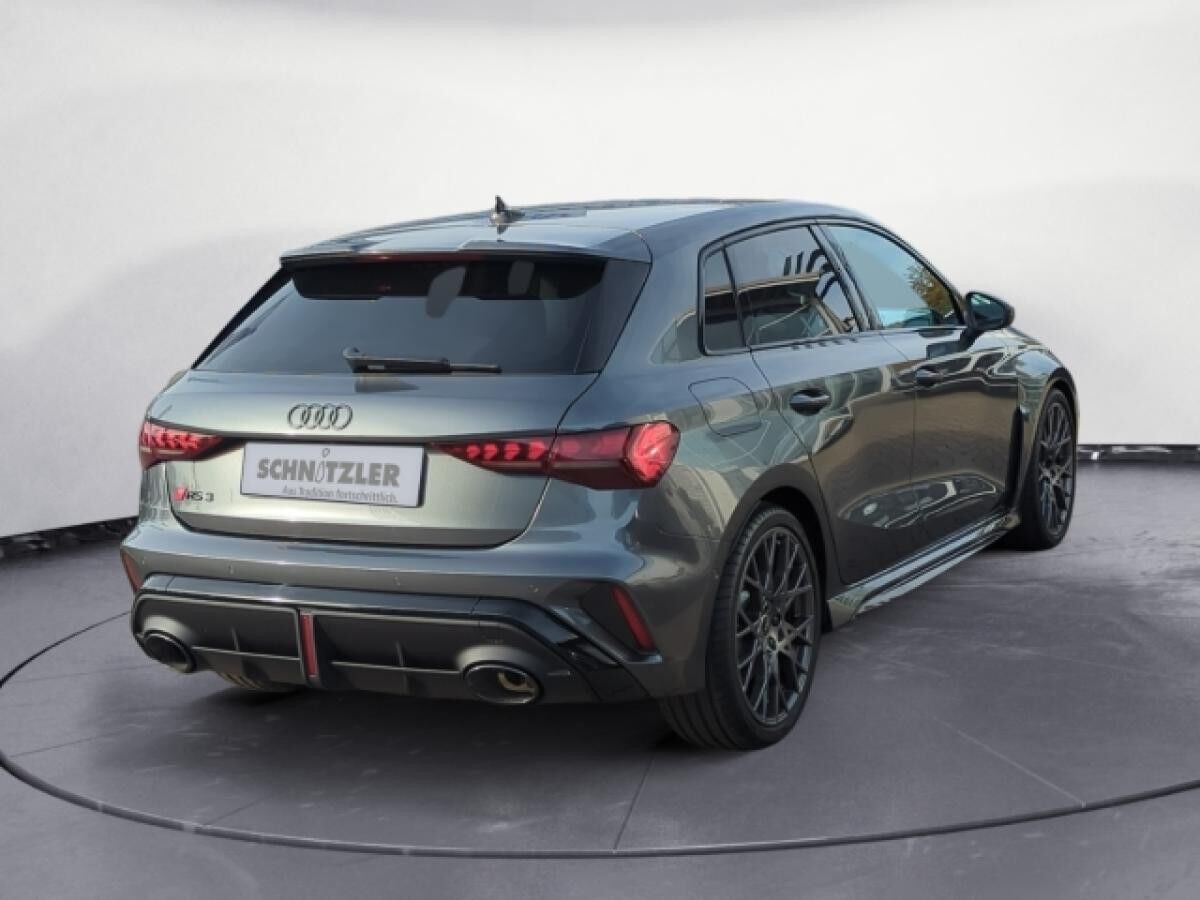 Audi RS3 Sportback quattro PANO/SONOS/HUD/RFK SOFORT VERFÜGBAR