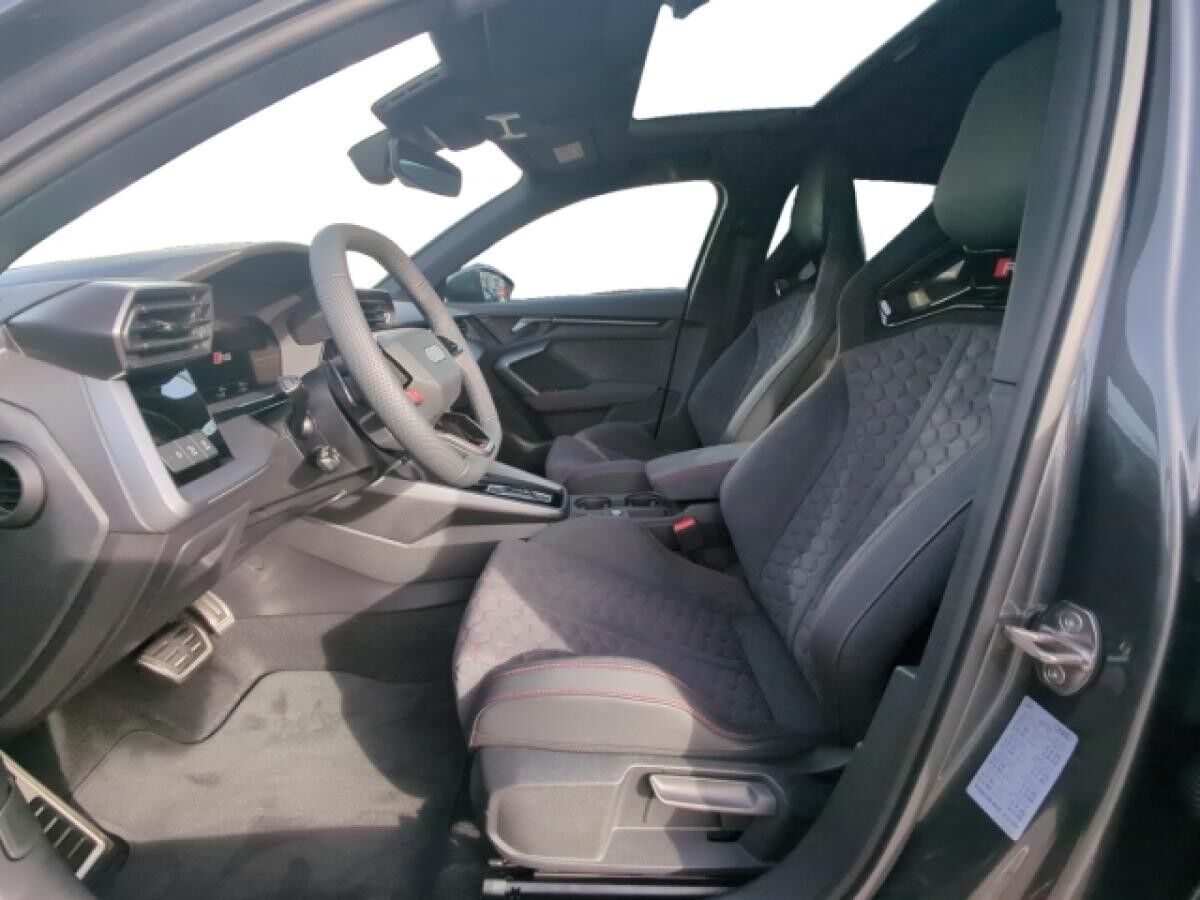 Audi RS3 Sportback quattro PANO/SONOS/HUD/RFK SOFORT VERFÜGBAR