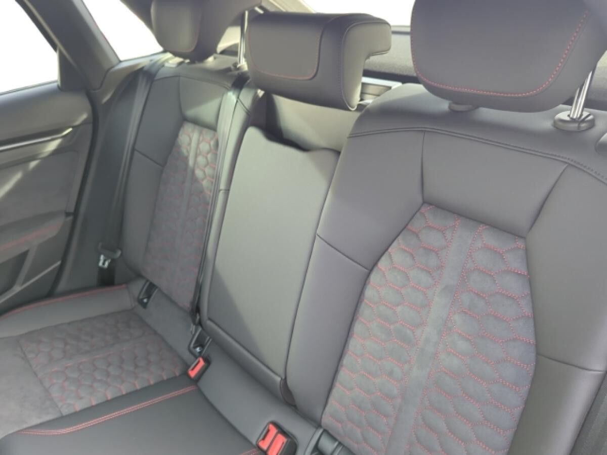 Audi RS3 Sportback quattro PANO/SONOS/HUD/RFK SOFORT VERFÜGBAR