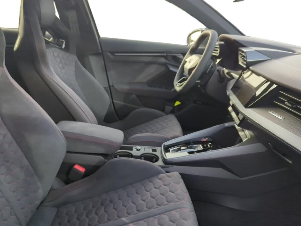 Audi RS3 Sportback quattro PANO/SONOS/HUD/RFK SOFORT VERFÜGBAR